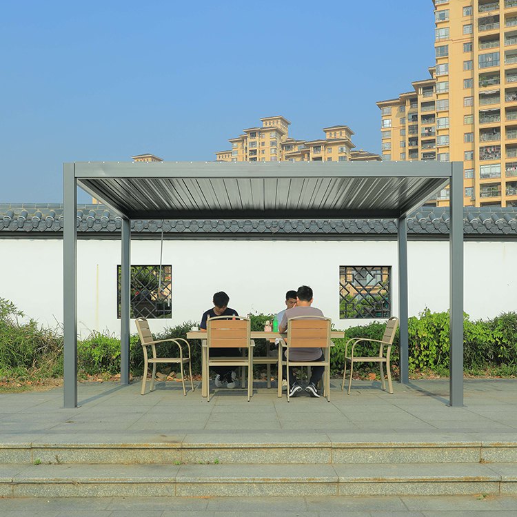 Bàn ghế ăn ngoài trời 6 chỗ dưới mái pergola nhôm, không gian mở thoáng mát