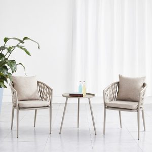 Bộ bàn ghế ngoài trời dây đan chéo, nệm be, khung nhôm bền đẹp