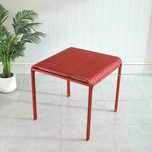 Bàn vuông nhôm sơn tĩnh điện màu đỏ, phù hợp dùng ngoài trời, dễ vệ sinh