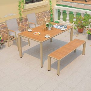 Bộ bàn ghế sân vườn với 2 ghế đơn và 1 ghế băng dài, mặt bàn vân gỗ sang trọng