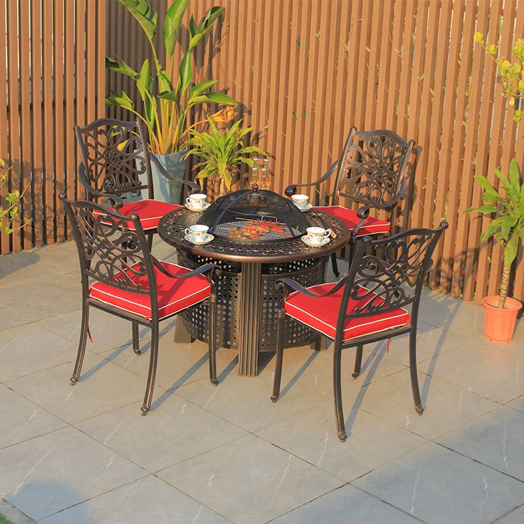 Bộ bàn ghế nhôm đúc sân vườn 4 ghế, nệm đỏ, bàn tròn tích hợp bếp nướng BBQ