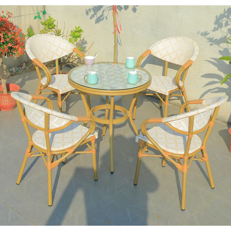 Bộ bàn tròn 4 ghế giả mây màu vàng trắng, bàn kính cường lực