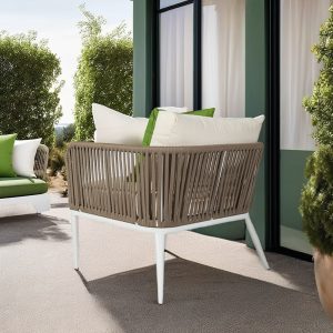 Ghế đơn sofa dây rope phối nệm kem và gối xanh đặt ngoài trời