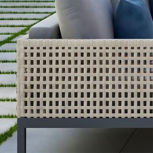 Chi tiết đan tay dây nhựa giả mây màu kem trên ghế sofa ngoài trời