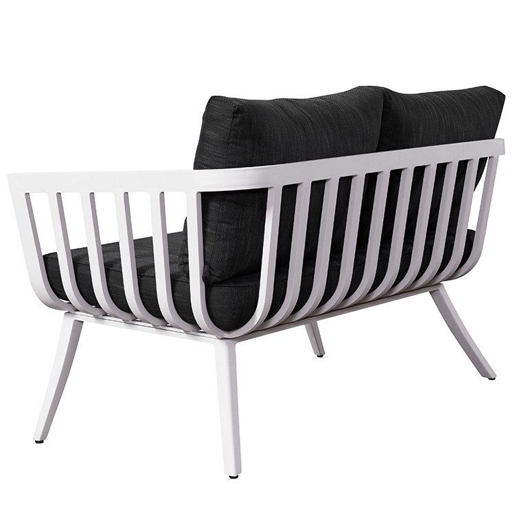 Góc nhìn sau sofa đôi ngoài trời khung nhôm sơn tĩnh điện