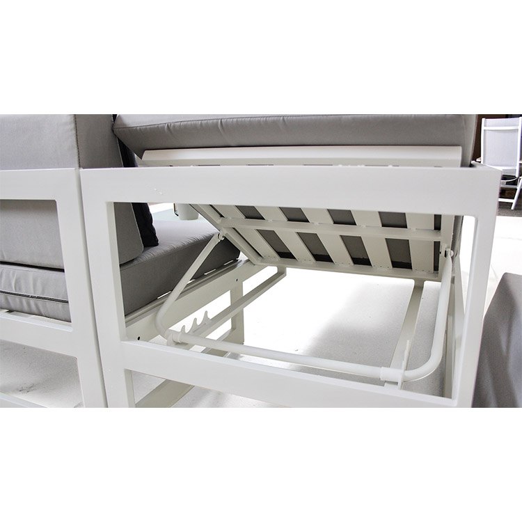 Cận cảnh cơ cấu tựa lưng điều chỉnh của sofa ngoài trời khung nhôm
