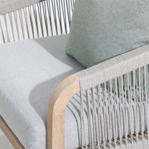 Chi tiết tay ghế sofa ngoài trời gỗ teak đan dây rope, nệm ngồi êm ái