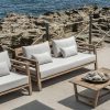 Bộ sofa ngoài trời khung gỗ teak, nệm trắng kem, bàn trà gỗ, view biển sang trọng