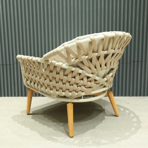 Góc nghiêng ghế đơn sofa sân vườn đan dây rope, thiết kế bo tròn hiện đại
