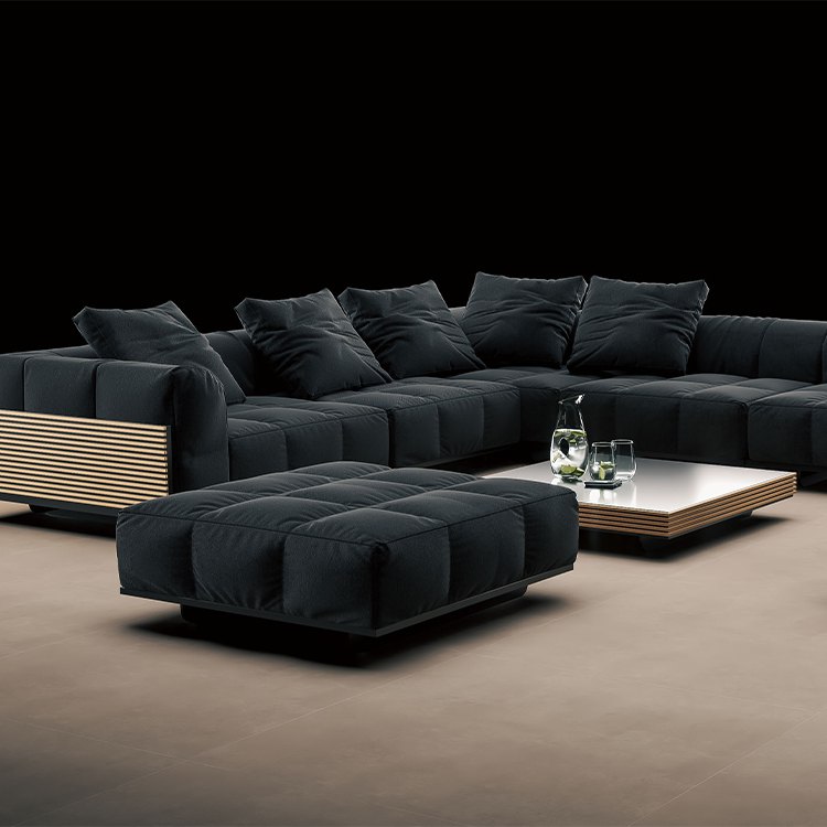 Sofa ngoài trời cao cấp, nệm dày, bàn trà vuông mặt phẳng, phối cảnh nền đen nổi bật