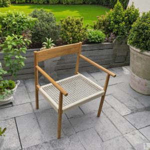Ghế đơn sân vườn gỗ teak đan dây rope, thiết kế hiện đại, phối cảnh sân vườn