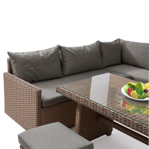 Cận cảnh bàn kính cường lực và sofa giả mây, nệm ghi dày dặn