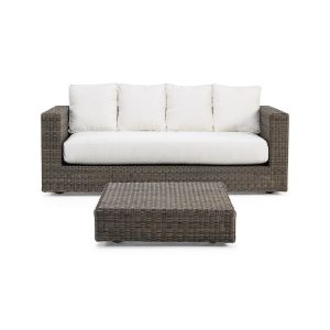 Sofa giả mây màu nâu xám, nệm trắng, bàn trà vuông, chụp nền trắng làm nổi bật sản phẩm