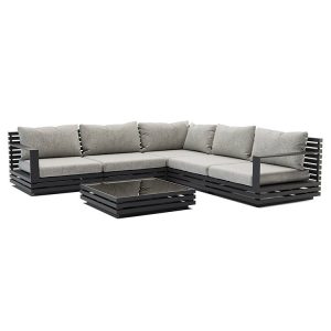 Bộ sofa góc ngoài trời khung nhôm đen, nệm xám, bàn trà kính, chụp studio rõ nét