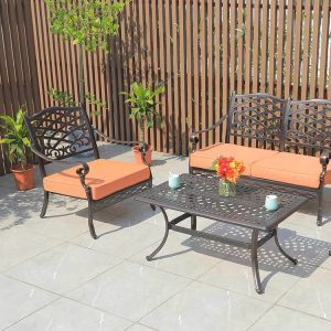 Bộ sofa nhôm đúc 4 món, nệm cam, chụp cận cảnh ngoài trời, mặt bàn hoa văn đẹp