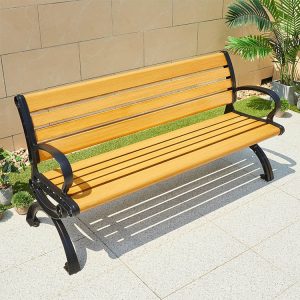 Ghế băng ngoài trời màu gỗ sáng, nhìn từ trên xuống, phù hợp sân vườn, ban công