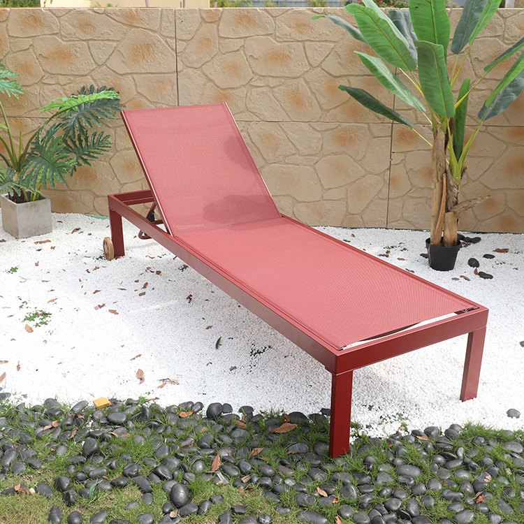 Ghế tắm nắng ngoài trời tựa lưng nâng hạ, khung nhôm đỏ cam, phù hợp không gian sân vườn.