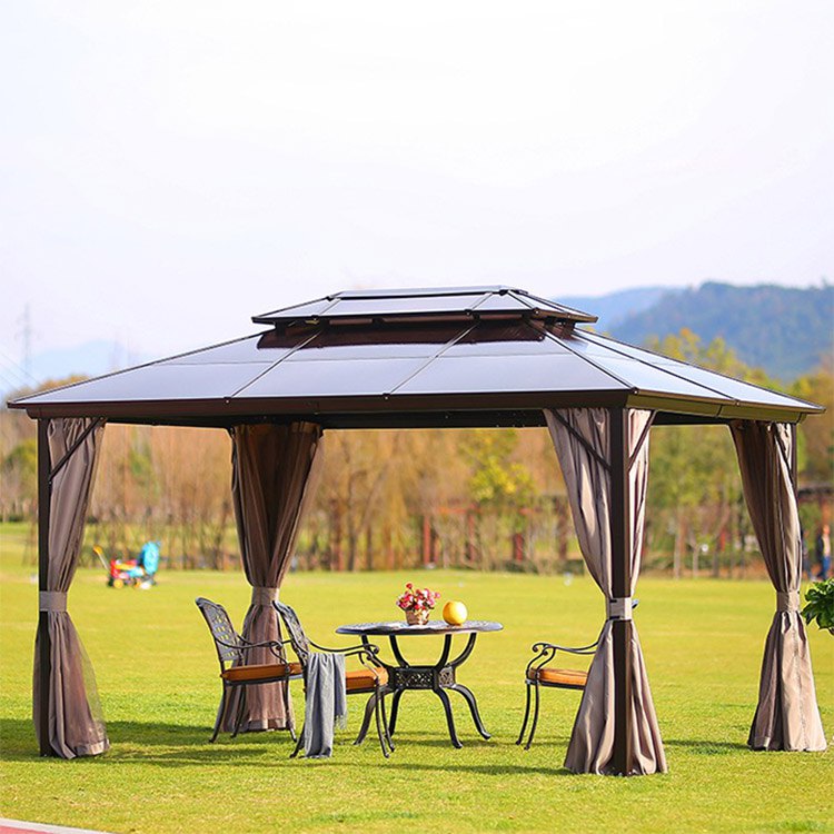 Lều ngoài trời khung nhôm, mái 2 tầng, bên trong bố trí bàn ghế uống trà, phù hợp picnic, tiệc sân vườn
