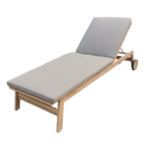 Ghế tắm nắng ngoài trời khung gỗ, nệm ghi, góc nghiêng cận cảnh
