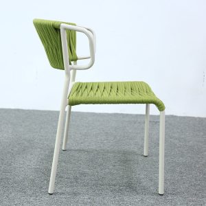 Góc nghiêng bên phải ghế cafe ngoài trời dây rope