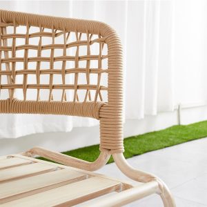 Chi tiết lưng ghế đan dây rope, khung nhôm sơn giả gỗ, không có nệm