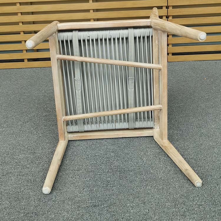 Mặt dưới ghế ăn ngoài trời, khung gỗ teak và dây rope chắc chắn