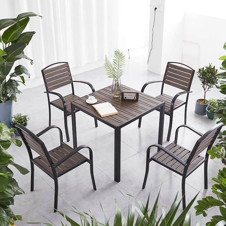 Bộ bàn ghế ngoài trời 5 món, khung nhôm, mặt bàn và ghế nan nhựa giả gỗ, dễ vệ sinh