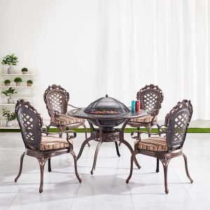 Bàn ghế sân vườn nhôm đúc, tựa lưng hoa văn, nệm sọc nhiều màu nổi bật
