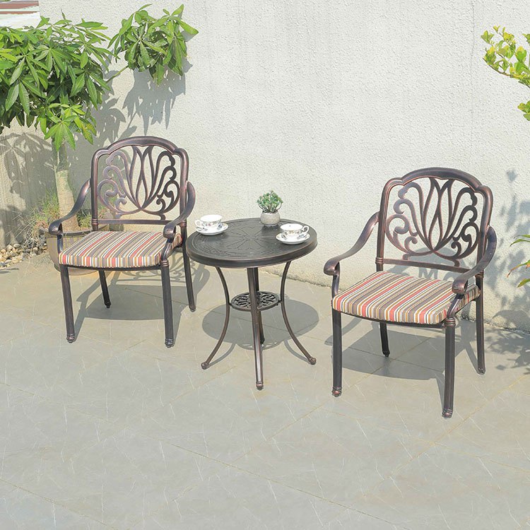 Bộ bàn ghế cafe sân vườn nhôm đúc 3 món, nệm sọc, lưng ghế họa tiết lá