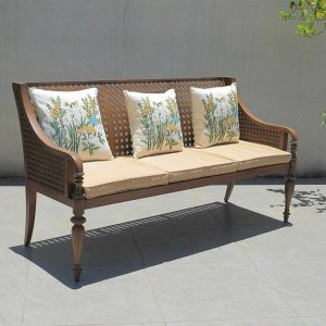 Sofa 3 chỗ nhôm đúc, nệm be, 3 gối hoa, chụp riêng sản phẩm