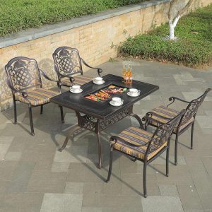 Bộ bàn ghế ăn ngoài trời nhôm đúc 4 ghế, bàn vuông tích hợp bếp nướng BBQ, nệm sọc vàng nâu