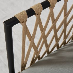 Cận cảnh chi tiết đan dây rope thủ công trên khung nhôm sơn tĩnh điện