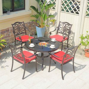 Bộ bàn ghế ăn ngoài trời nhôm đúc 4 ghế hoa văn uốn lượn, nệm đỏ, bàn tròn BBQ