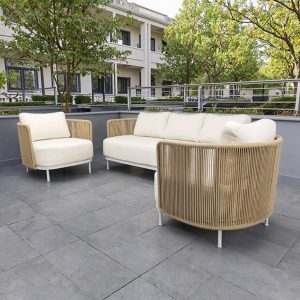 Bộ sofa ngoài trời 4 món, khung nhôm đan dây, nệm dày, đặt trên sân thượng