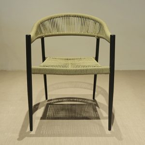 Ghế sân vườn hiện đại, khung nhôm đen, dây rope xanh rêu, nhìn chính diện