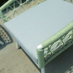 Cận cảnh nệm ghế sofa ngoài trời, dây rope xanh nhạt, khung nhôm trắng