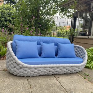 Sofa 3 chỗ ngoài trời đan dây rope màu xám, nệm xanh dương, kèm nhiều gối tựa