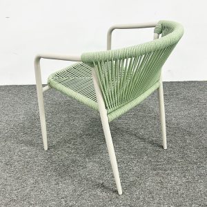 Ghế ngoài trời nhôm dây đan xanh pastel, góc chéo sau, phong cách hiện đại