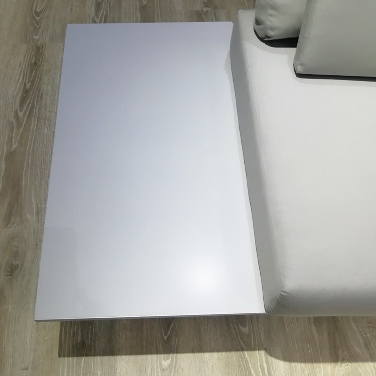 Bàn phụ liền khung sofa ngoài trời bằng nhôm, bề mặt phẳng dễ vệ sinh