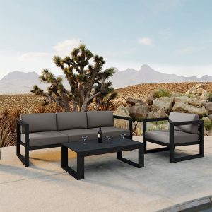Bộ sofa ngoài trời khung nhôm đen, nệm màu ghi, bố trí ngoài trời với ly rượu, không gian thư giãn