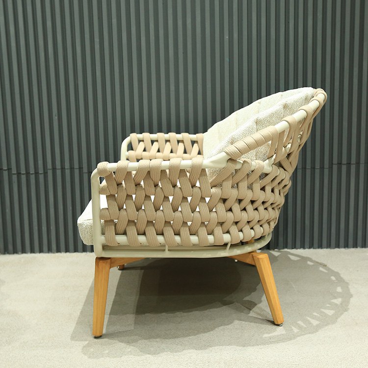Góc ngang ghế đơn sofa ngoài trời, dây rope đan tay tinh xảo, chân nhôm giả gỗ