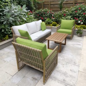 Sofa giả mây 4 món, nệm dày màu trắng xanh, bàn trà gỗ, không gian sân vườn xanh mát