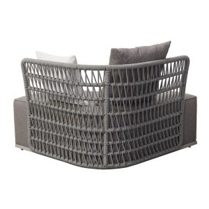 Mặt sau ghế sofa sân vườn với chi tiết đan dây rope thủ công chắc chắn