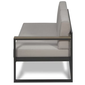 Góc nhìn ngang sofa đôi ngoài trời, tay vịn nhôm sang trọng