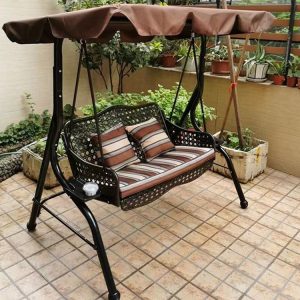 Xích đu giả mây ngoài trời, mái che vải nâu, nệm sọc, gối sọc, đặt sân vườn nhỏ