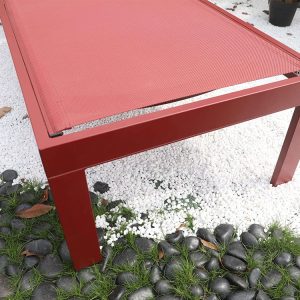 Cận cảnh chất liệu khung nhôm sơn tĩnh điện và vải textilene của ghế tắm nắng ngoài trời.