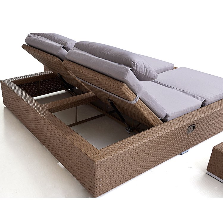 Cận cảnh cơ cấu nâng hạ tựa lưng giường tắm nắng đôi PE rattan, khung nhôm chắc chắn