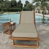 Ghế tắm nắng gỗ teak có nệm, đặt cạnh hồ bơi, phong cách resort