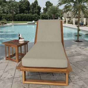 Ghế tắm nắng gỗ teak có nệm, đặt cạnh hồ bơi, phong cách resort