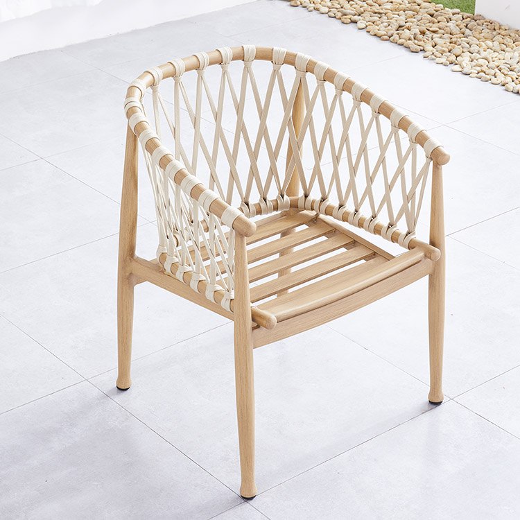 Ghế sân vườn không nệm, lộ dây đan và khung chắc chắn
